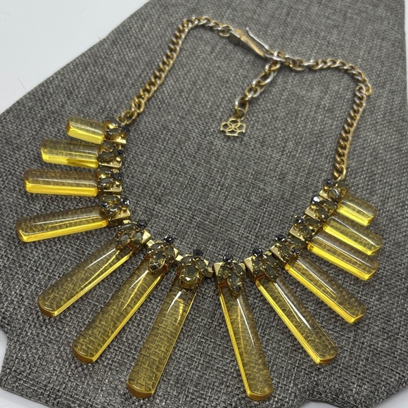 Vintage Ann Taylor Yellow Lucite necklace - Picture 4 of 6